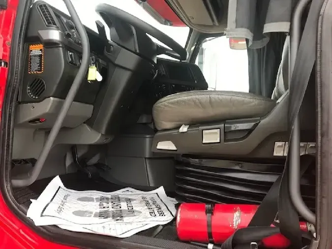 2019 VOLVO VNL64T740