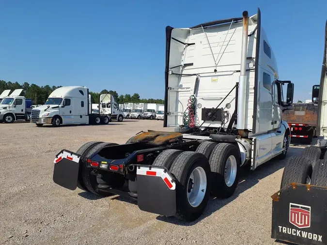 2020 VOLVO VNL64T-760