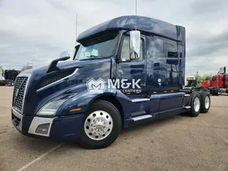 2022 VOLVO VNL64T740