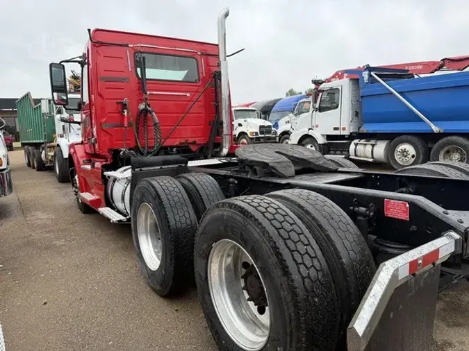 2013 VOLVO VNL64T300