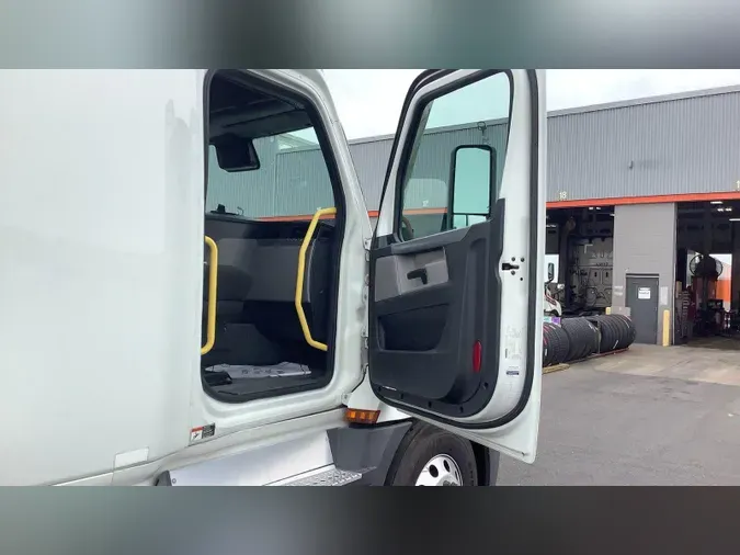 2022 Freightliner Cascadia 126