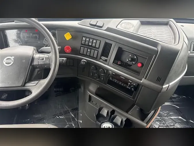 2022 VOLVO VNL860
