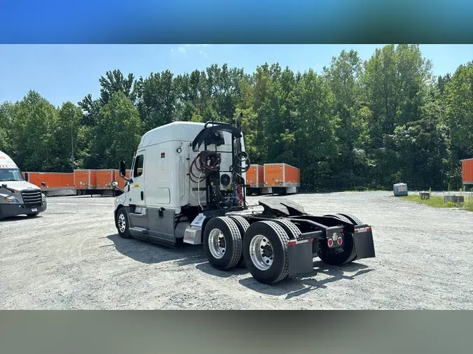 2021 Freightliner Cascadia 126b1557c39048dec0c4ca83bbbcc5fc132