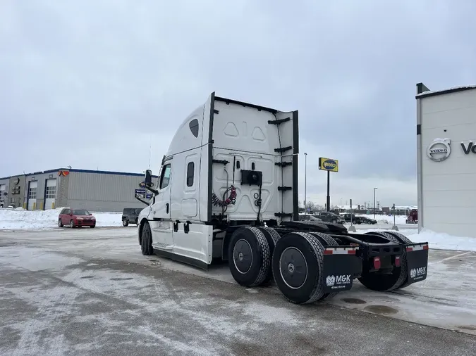 2023 FREIGHTLINER Cascadia 126