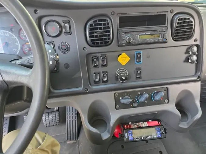 2016 FREIGHTLINER M2 106