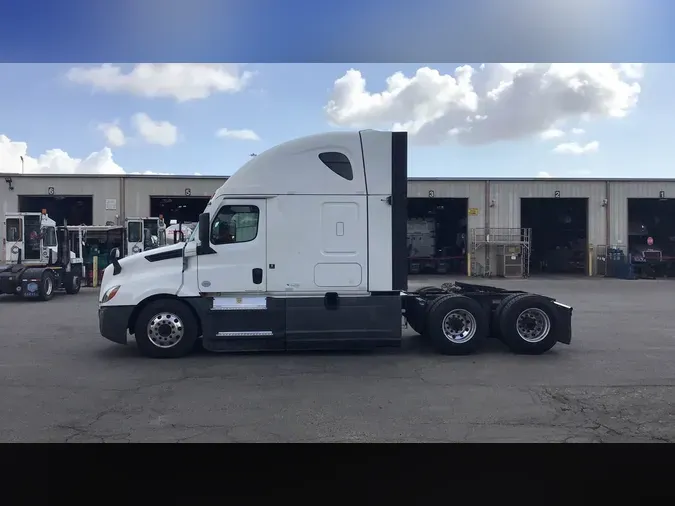 2023 Freightliner Cascadia 126