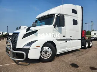 2021 VOLVO VNL64T760