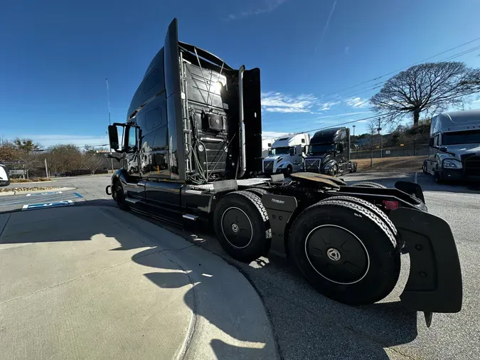 2022 VOLVO VNL64T760