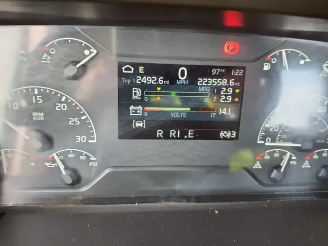 2019 VOLVO VNL64T-300