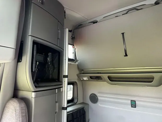 2019 VOLVO VNL64T860