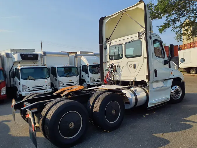 2019 FREIGHTLINER/MERCEDES CASCADIA 125