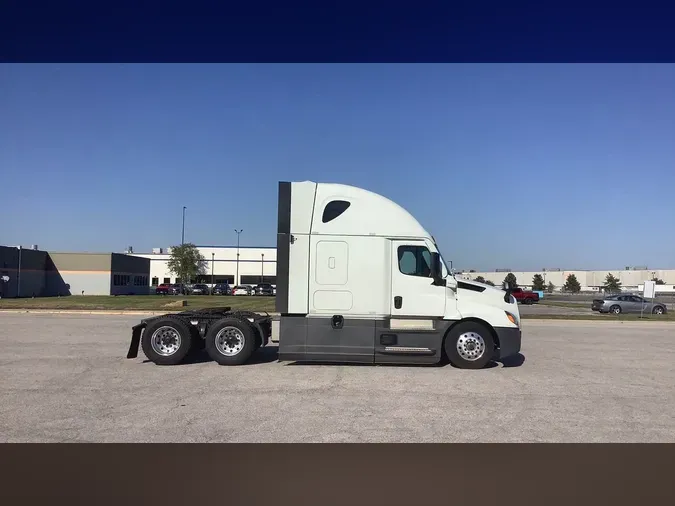 2023 Freightliner Cascadia 126