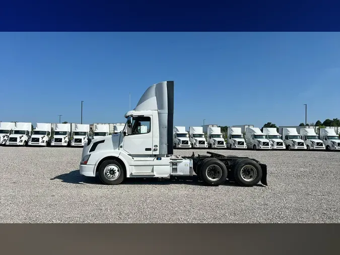 2017 Volvo VNL300