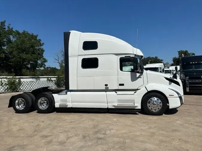 2023 VOLVO VNL64T860