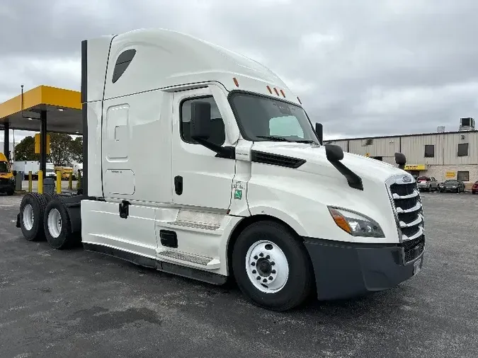2021 Freightliner T12664STb176a87d58a5b0a24be2ed8f00f7a887