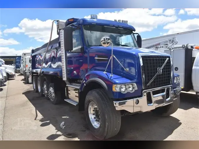 2021 VOLVO VHD104F300b178c30ba20a45f345a59567a26237fc