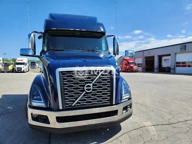 2021 VOLVO VNL64T860