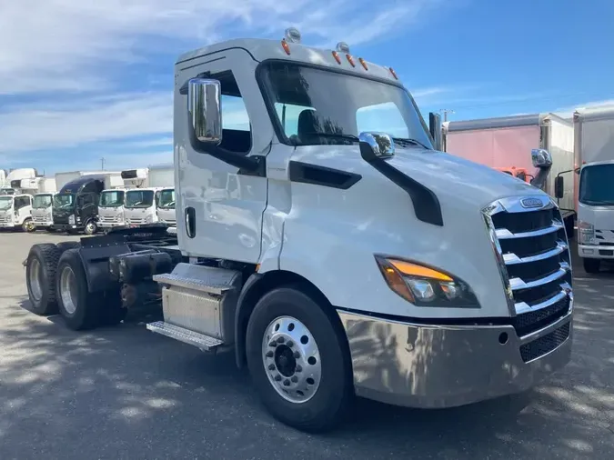 2020 FREIGHTLINER NEW CASCADIA 116