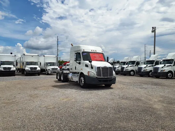 2020 FREIGHTLINER CASCADIA 113