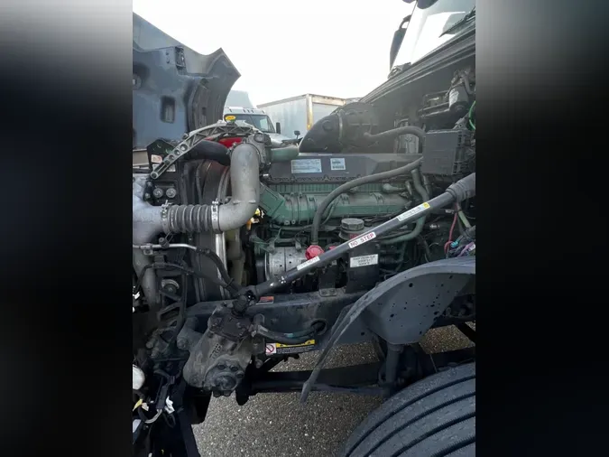 2019 VOLVO VNL42T 300b17f94cbf3098b6e70c07278c187c9bf