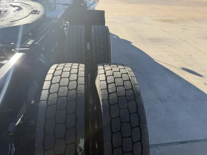 2020 Peterbilt 567b180ba8f3f9b147732aef3ecb723b3b3