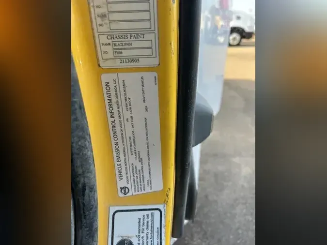 2020 VOLVO VNR64T300