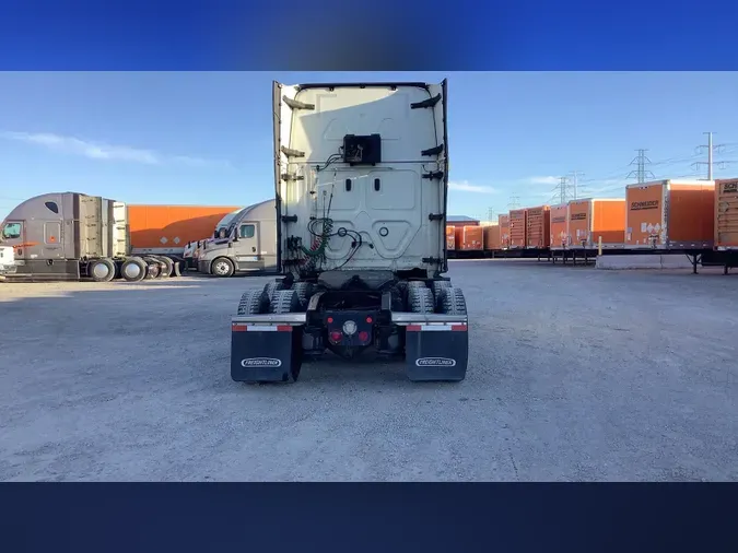 2022 Freightliner Cascadia 126