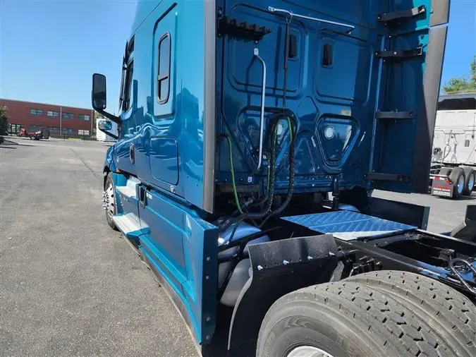 2022 FREIGHTLINER CASCADIAb18b8bd2a2d659dba0be421891ec781d