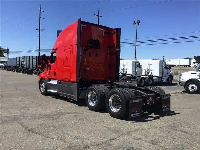 2022 FREIGHTLINER CA126