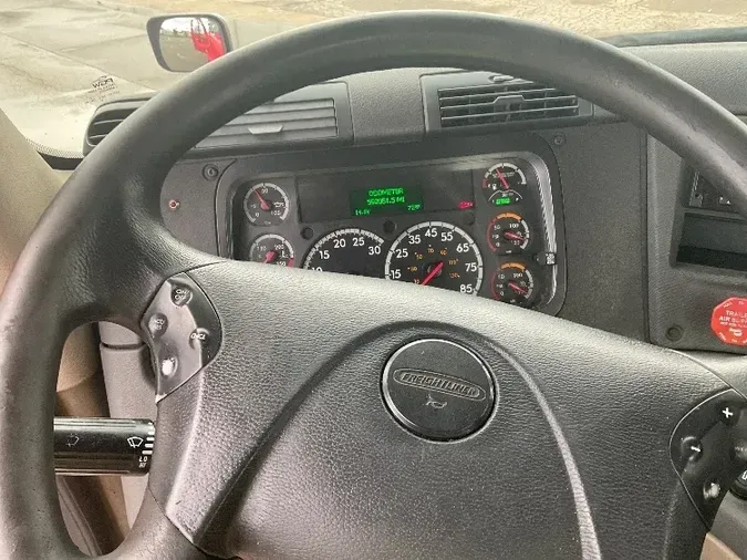 2018 Freightliner X12564ST