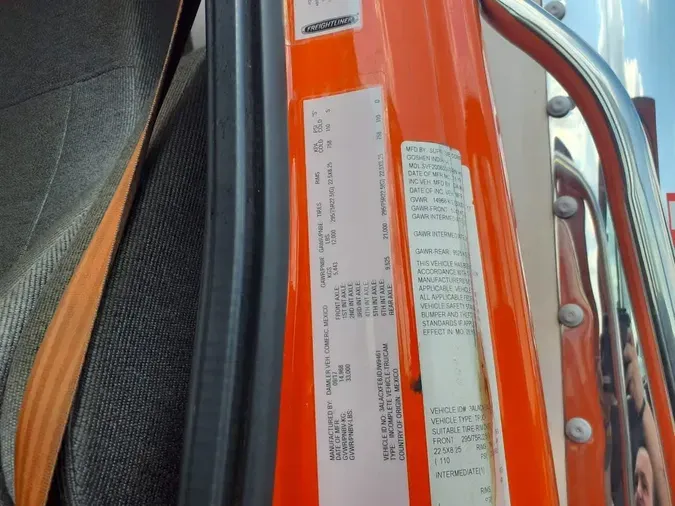 2018 FREIGHTLINER M2 106