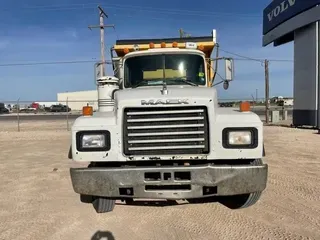 1999 MACK RD690S