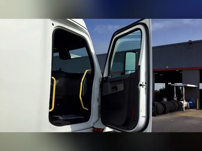 2022 Freightliner Cascadia 126
