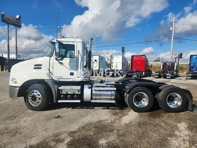 2015 MACK CXU613