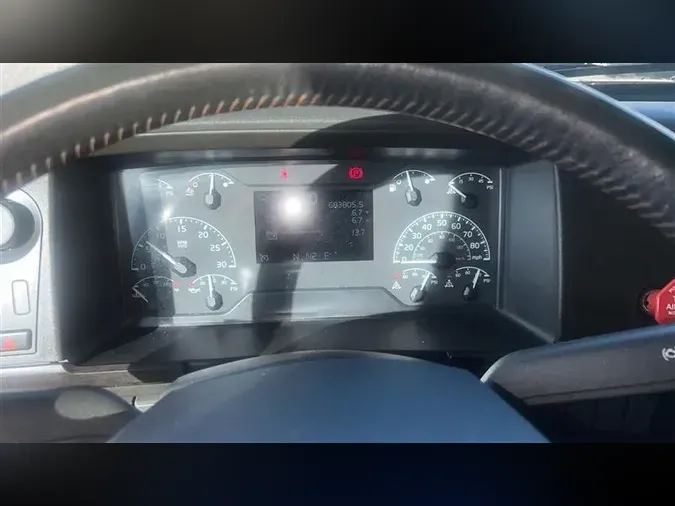2020 VOLVO VNL860