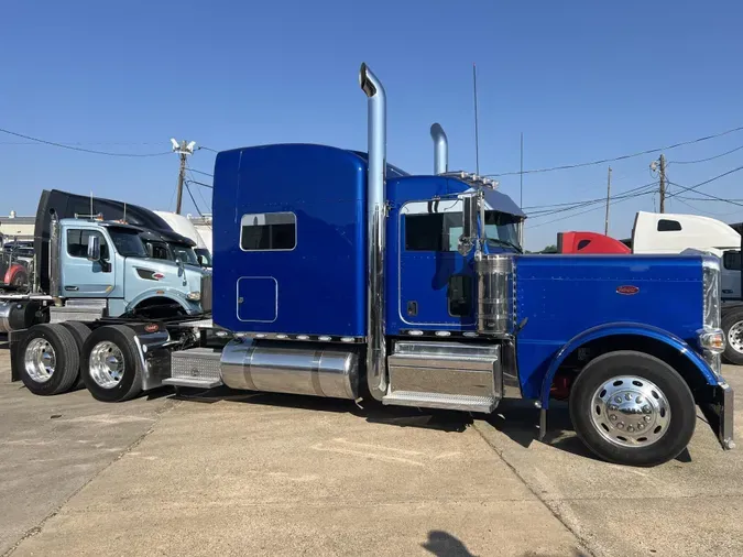 2023 Peterbilt 389