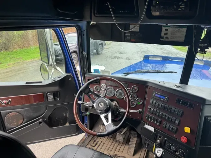 2021 WESTERN STAR 4900