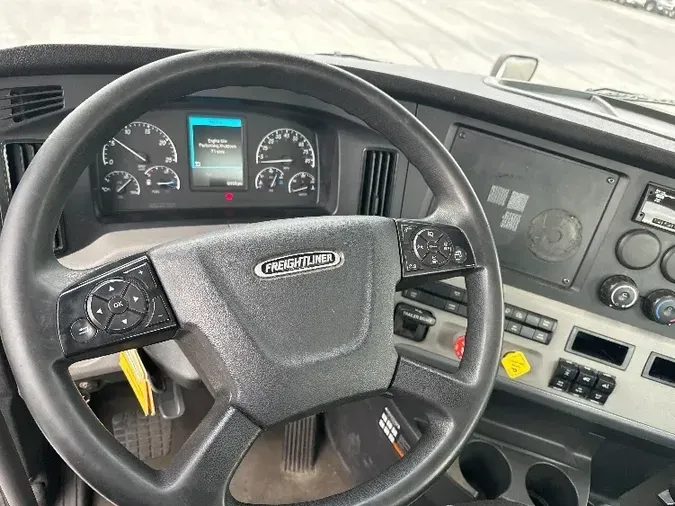 2019 Freightliner T12664ST