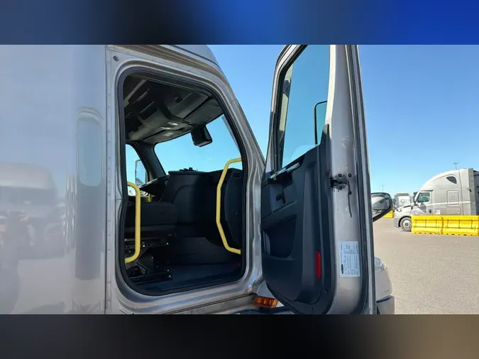 2025 Freightliner Cascadia 126b1aac8b5edc59a127c5925ca0602e5ea