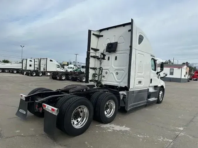 2022 Freightliner Cascadia