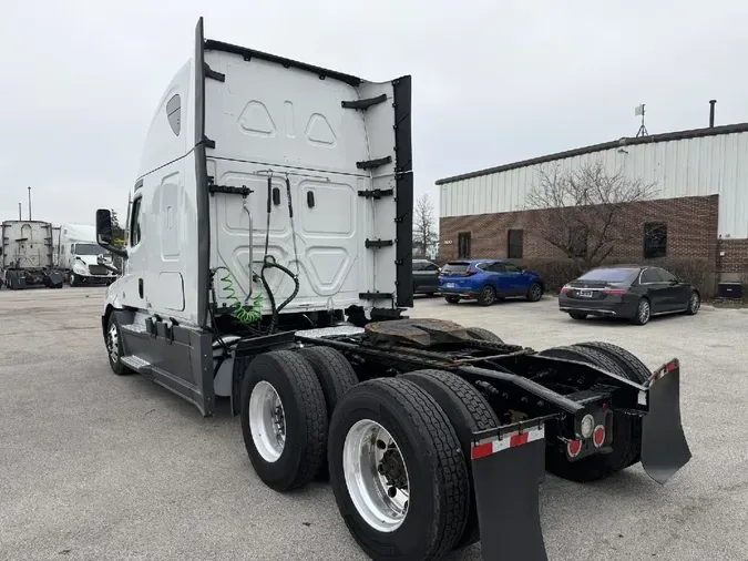 2022 FREIGHTLINER Cascadia 126