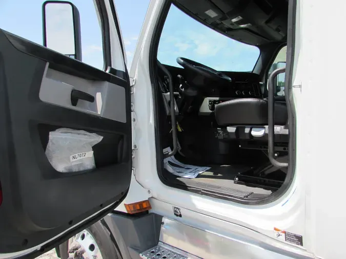 2023 Freightliner Cascadia