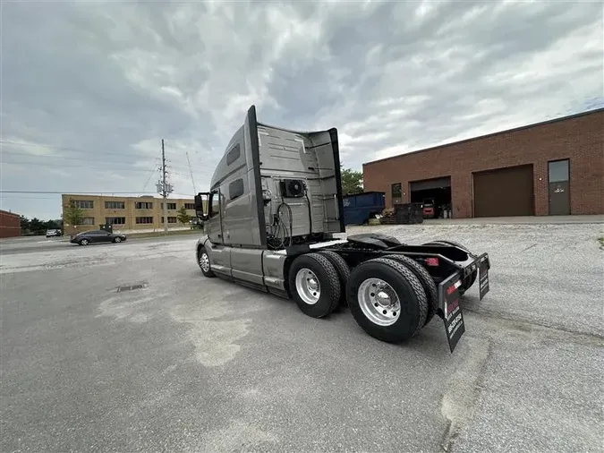 2021 VOLVO VNL760