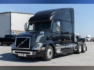 2017 VOLVO VNL64T760