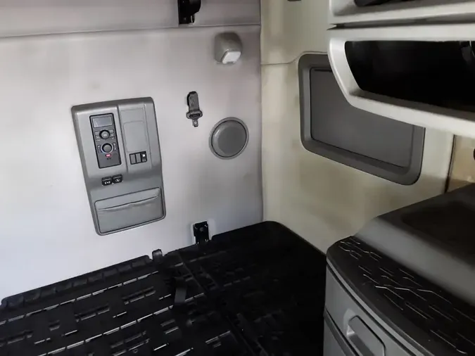 2020 VOLVO VNL64T-760
