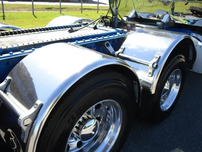 2022 Peterbilt 389