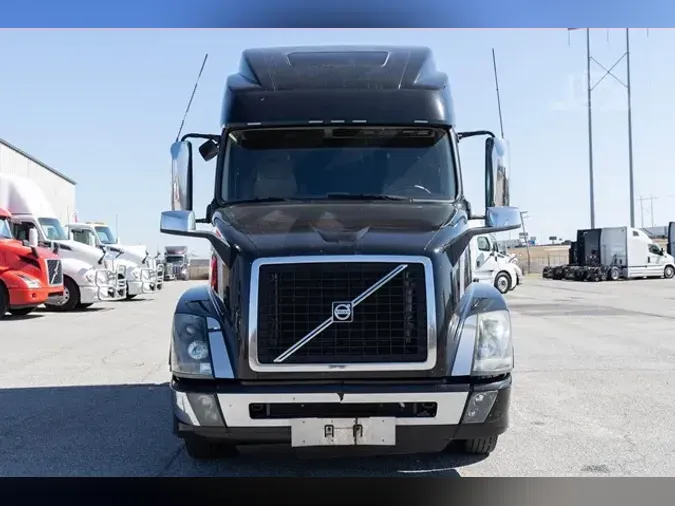 2017 VOLVO VNL64T760