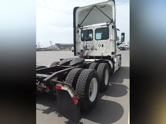 2018 FREIGHTLINER/MERCEDES CASCADIA 125