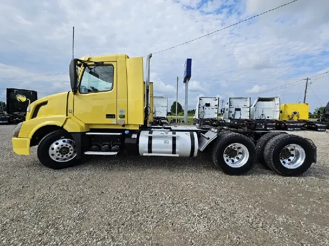 2018 VOLVO VNL64T300