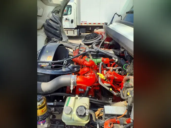2015 FREIGHTLINER M2 106